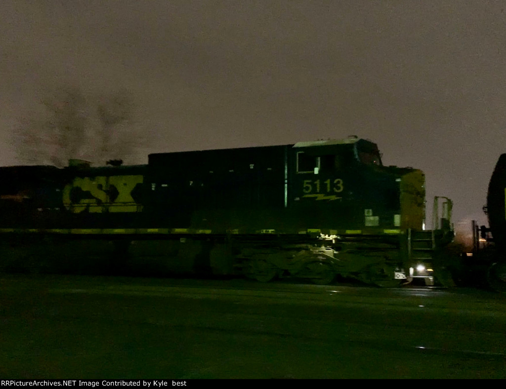 CSX 5113 on M560